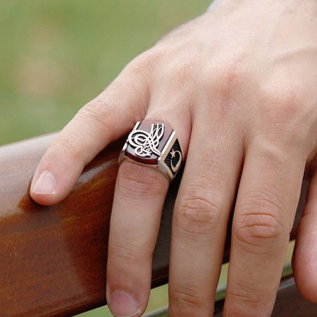 925 Ayar Gümüş Akik Taşı Üzerine Tuğra İşlemeli Yüzük - Tesbihane