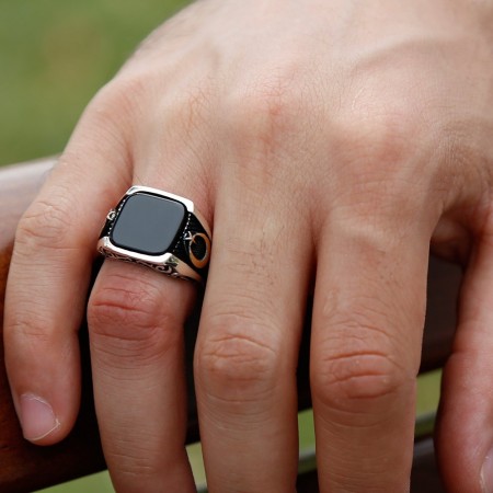 925 Ayar Gümüş Ay Yıldız Detaylı Oniks Taşlı Yüzük - Tesbihane