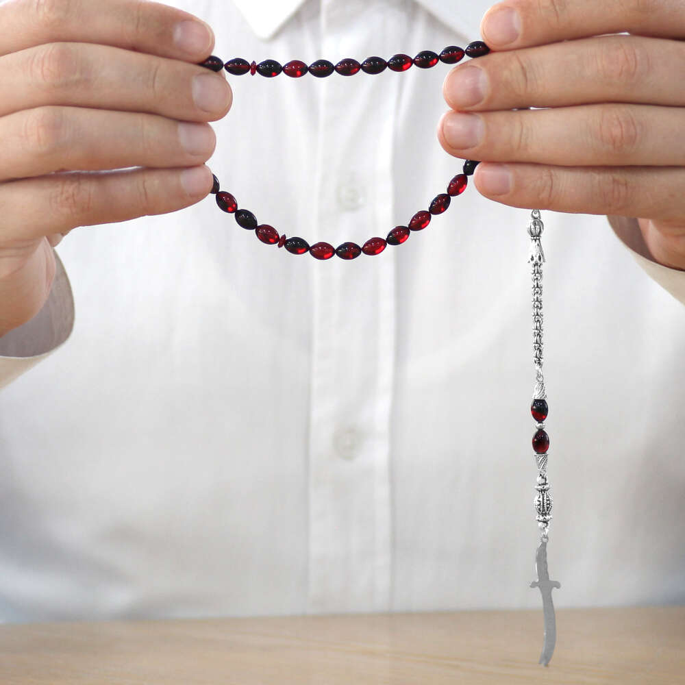 Ateş Kehribar Tesbih - Metal Püsküllü - Kırmızı Siyah - Zülfikar Uçlu İsme Özel Yazılı - Arpa Kesim - 3