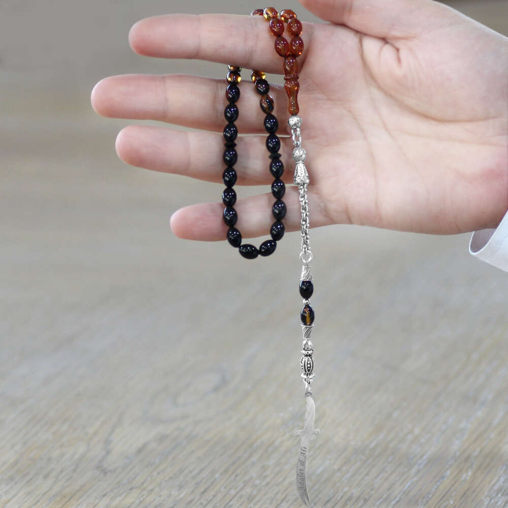 Ateş Kehribar Tesbih - Metal Püsküllü - Sarı Siyah - Zülfikar Uçlu İsme Özel Yazılı - Arpa Kesim - 2