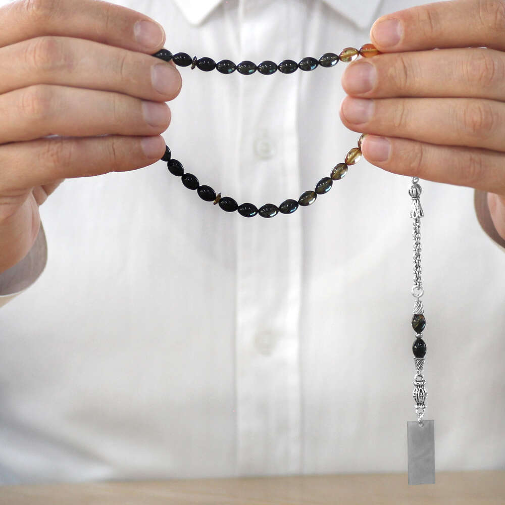 Ateş Kehribar Tesbih - Metal Püsküllü - Süzme Siyah Beyaz Renk - İsme Özel Yazılı - Arpa Kesim - 3