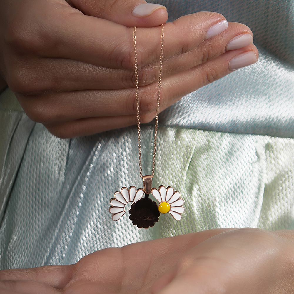 Beyaz Mineli Papatya Tasarım Kişiye Özel İsim Yazılı 925 Ayar Gümüş Kadın Kolye - 8