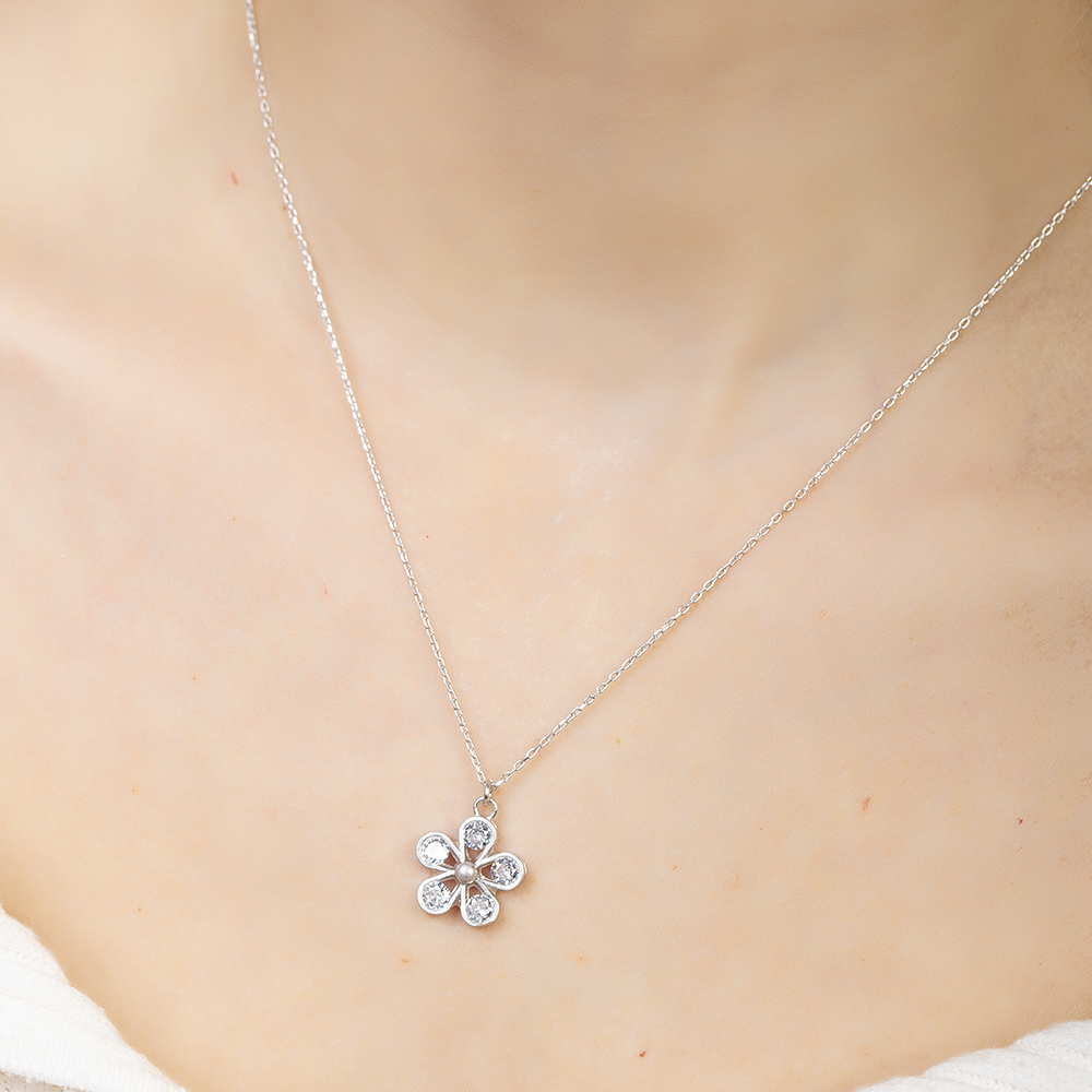 Beyaz Zirkon Taşlı Kar Tanesi Tasarım Gümüş Renk 925 Ayar Gümüş Kadın Kolye - 4