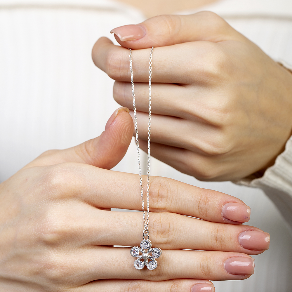 Beyaz Zirkon Taşlı Kar Tanesi Tasarım Gümüş Renk 925 Ayar Gümüş Kadın Kolye - 5