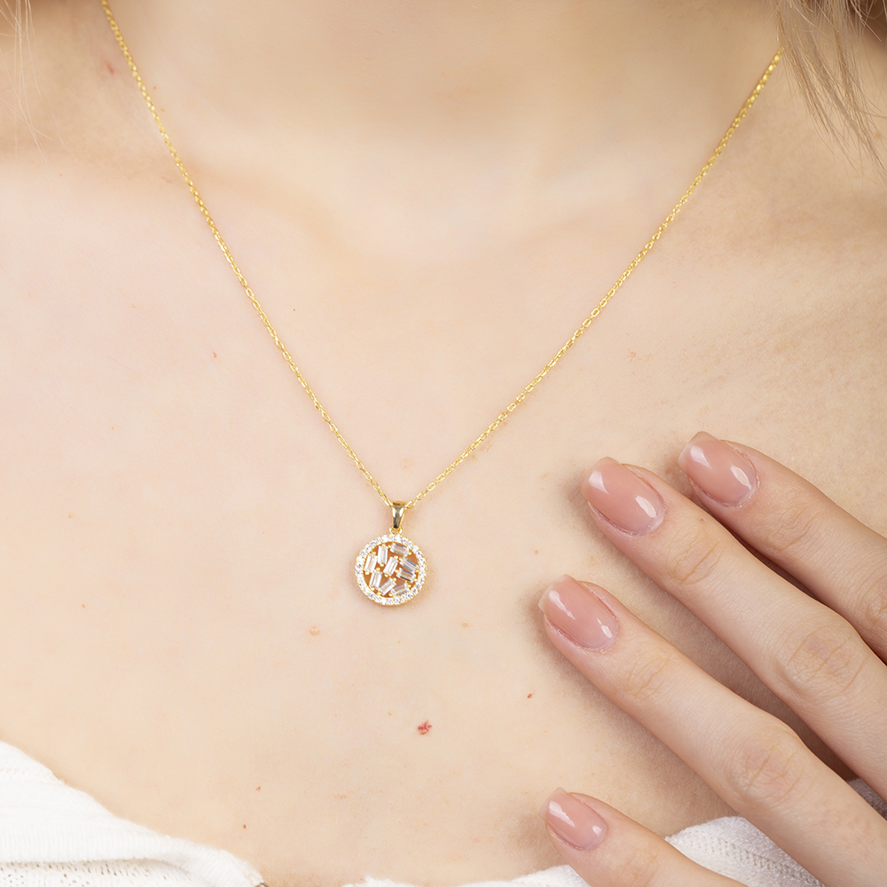 Beyaz Zirkon Taşlı Labirent Tasarım Altın Renk 925 Ayar Gümüş Kadın Kolye - 4