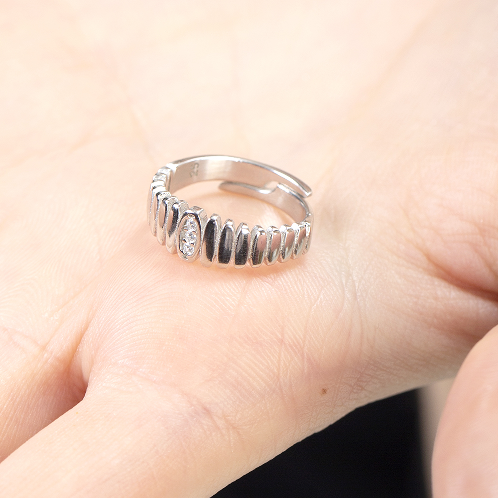 Beyaz Zirkon Taşlı Merdiven Tasarım Gümüş Renk Ayarlanabilir Ölçü 925 Ayar Gümüş Kadın Yüzük - 3