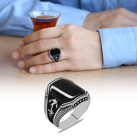 Çapa Temalı Bombeli Oniks Taşlı 925 Ayar Gümüş Erkek Yüzük - Tesbihane