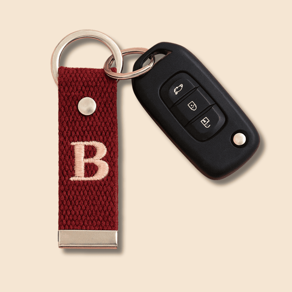 Çelik Tokalı - Kişiye Özel Anahtarlık - Bordo Renk - Dayanıklı Kumaş Üzerine Harf - Sembol Nakışlı - 2