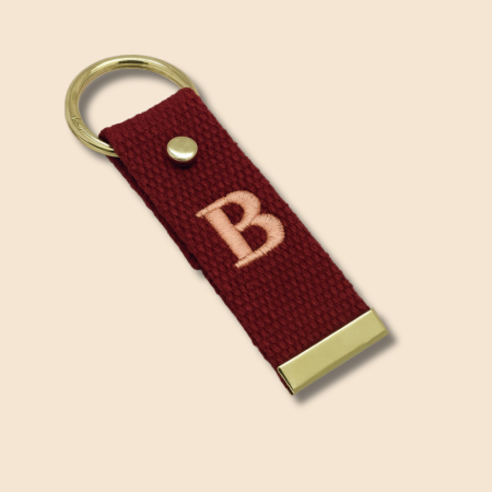 Çelik Tokalı - Öğrenciye Özel Askı Etiketi - Bordo - Dayanıklı Kumaş Üzerine Harf - Sembol Nakışlı - Tesbihane