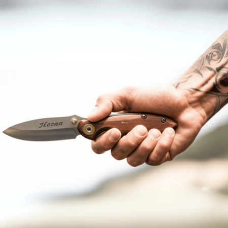 Ceviz Ağacı Saplı Kilit Mekanizmalı İsme Özel Yazılı Dövme Çelik Avcı ve Kamp Bıçağı - F110 - Tesbihane