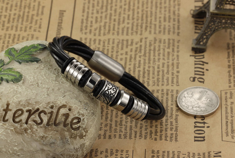 Çok Katmanlı Deri ve Çelik Bileşim Retro Tasarım Magnetic Tokalı Avangart Erkek Bileklik - 4