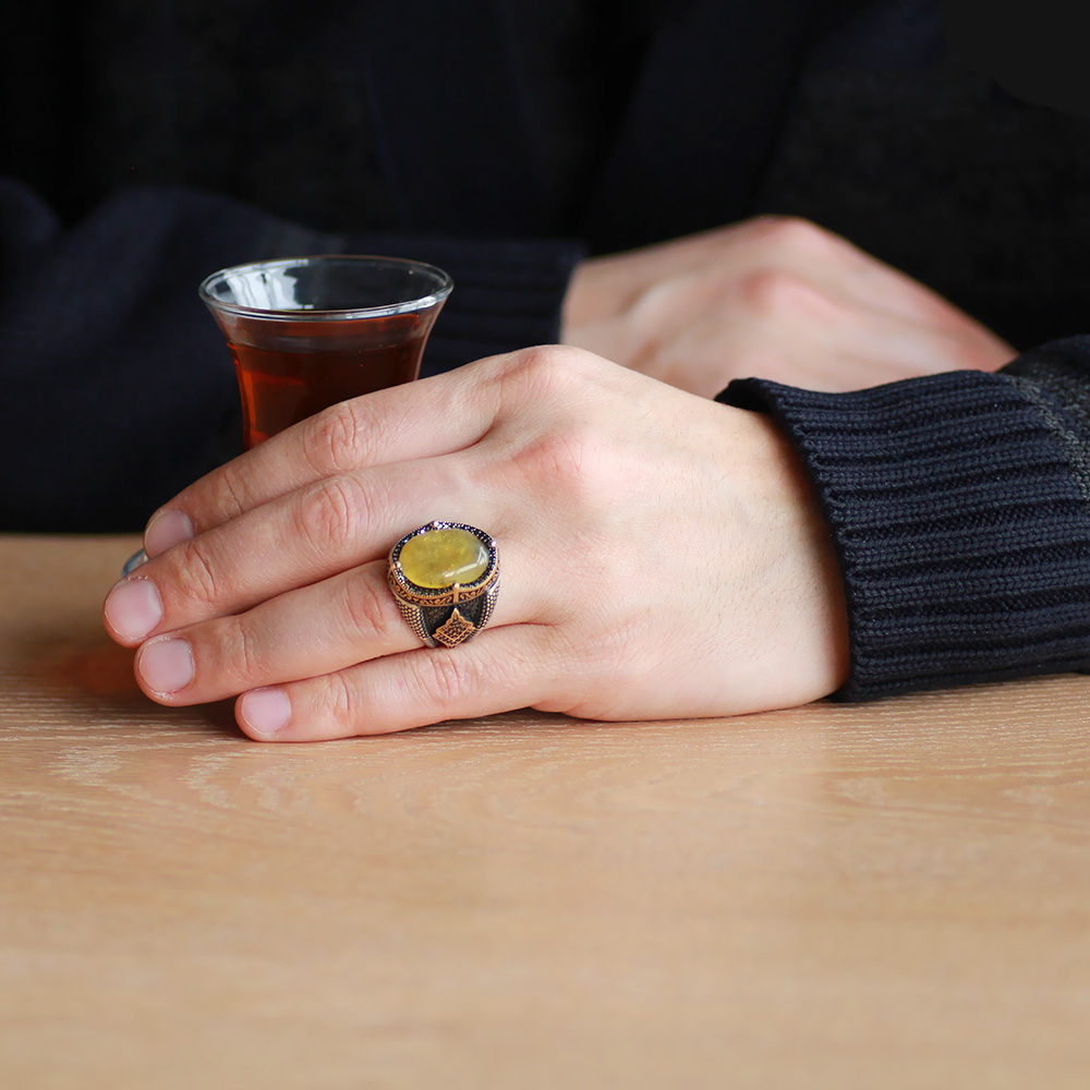 Doğal Damla Kehribar Taşlı Yanları Meşale Detaylı 925 Ayar Gümüş Erkek Yüzük - 3
