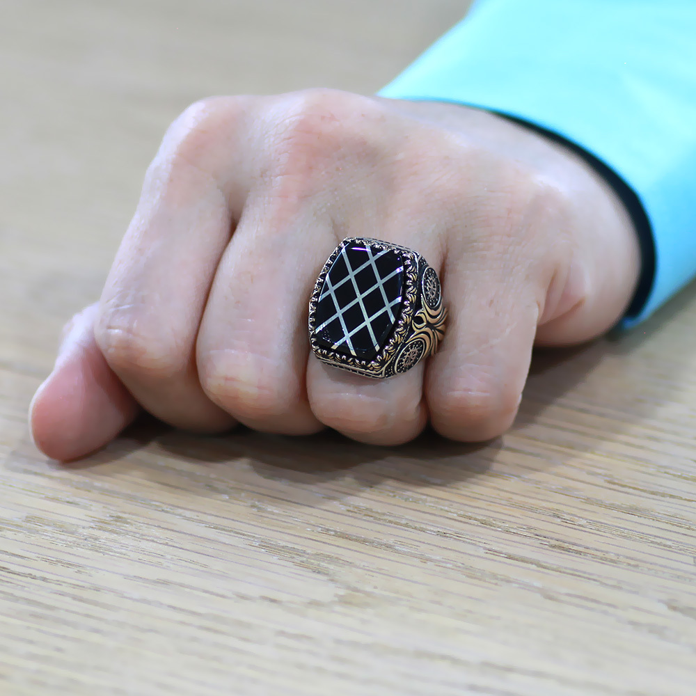 Erzurum Oltu Taşı Üzerine Gümüş Baklava Deseni İşlemeli Koleksiyonluk 925 Ayar Gümüş Erkek Yüzük - 3