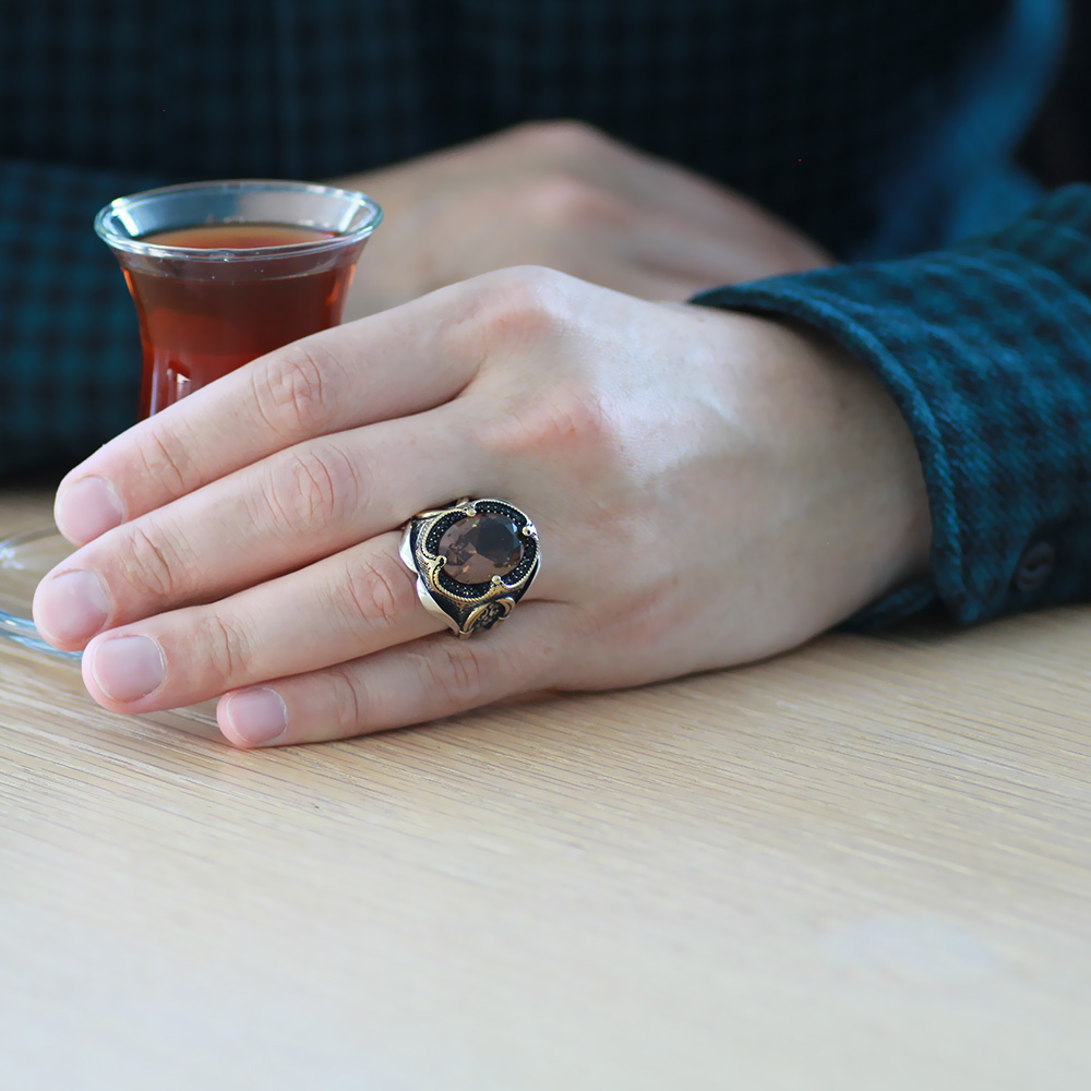 Faset Zultanit Taşlı Yanları Mikro Taş Mıhlamalı Kılıç Temalı 925 Ayar Gümüş Erkek Yüzük - 2