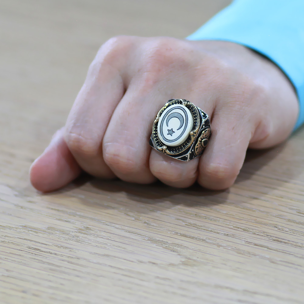 Fildişi Üzerine Ayyıldız İşlemeli Kenarları Zirkon Taşlı Koleksiyonluk 925 Ayar Gümüş Erkek Yüzük - 3