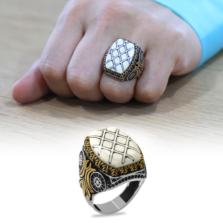 Fildişi Üzerine Gümüş Baklava Deseni İşlemeli Koleksiyonluk 925 Ayar Gümüş Erkek Yüzük - Tesbihane