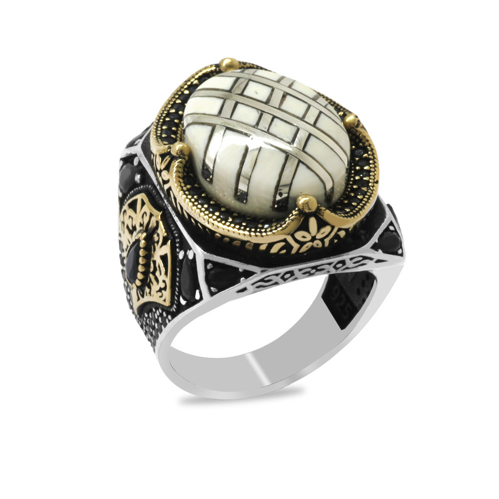 Fildişi Üzerine Gümüş Baklava Deseni İşlemeli Zirkon Taşlı Koleksiyonluk 925 Ayar Gümüş Erkek Yüzük - 2