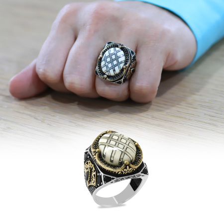 Fildişi Üzerine Gümüş Baklava Deseni İşlemeli Zirkon Taşlı Koleksiyonluk 925 Ayar Gümüş Erkek Yüzük - Tesbihane