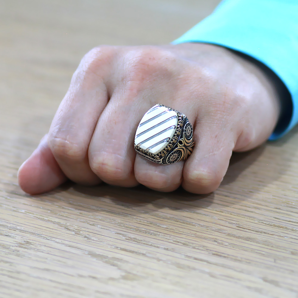 Fildişi Üzerine Gümüş Çapraz Şerit İşlemeli Alev Süslemeli Koleksiyonluk 925 Ayar Gümüş Erkek Yüzük - 3