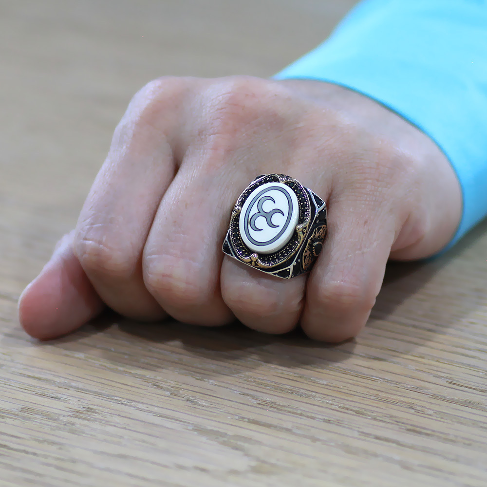 Fildişi Üzerine Üç Hilal İşlemeli Kenarları Zirkon Taşlı Koleksiyonluk 925 Ayar Gümüş Erkek Yüzük - 3