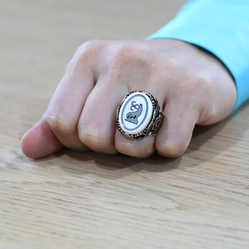 Fildişi Üzerine Üç Hilal Kurt İşlemeli Oval Tasarım Koleksiyonluk 925 Ayar Gümüş Erkek Yüzük - 3