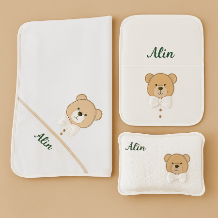 Fiyonklu Ayıcık Desenli İsme Özel Nakışlı Krem 3 lü Bebek Alt Açma Seti - Tesbihane