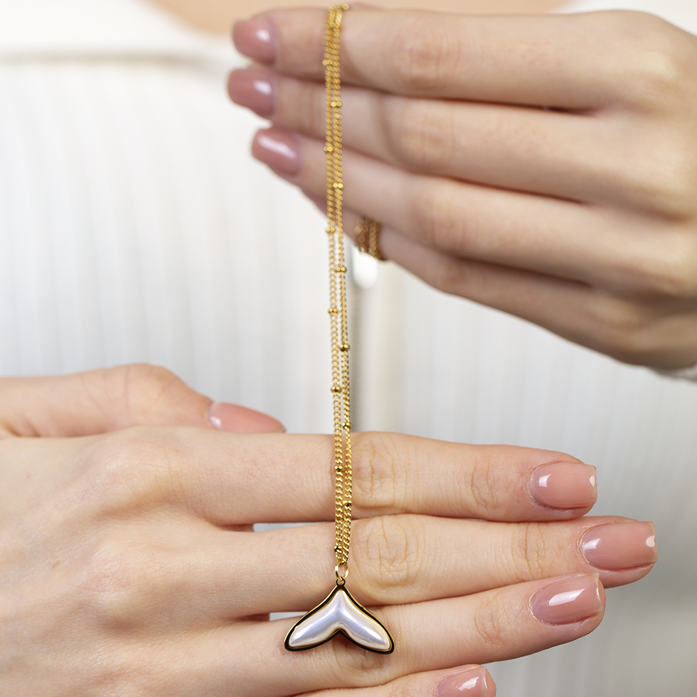 Altın Renk Kararmaz Metal Zincirli Balina Kuyruğu Tasarım İnci Doğaltaş Kombinli Kadın Kolye - 5