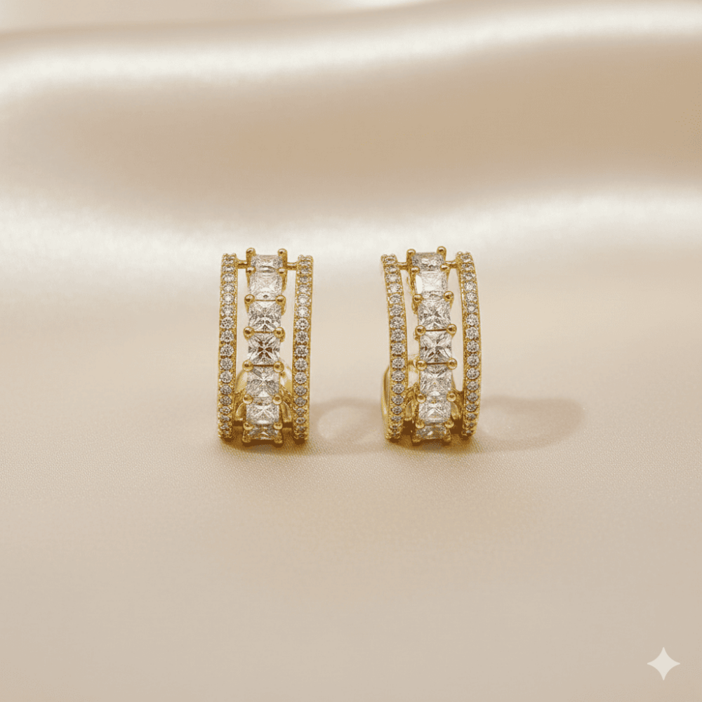 Kadın Xuping Çelik Küpe - 3 Sıra Tasarım - Beyaz Zirkon Taşlı - Yarım Tur - Altın Renk - 3