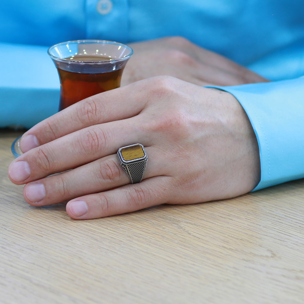 Kaplan Gözü Taşlı Lale İşlemeli 925 Ayar Gümüş Erkek Yüzük - 3