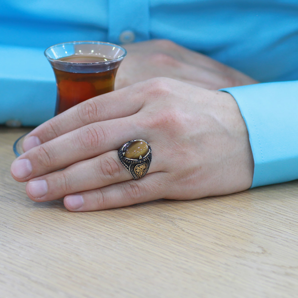 Kaplan Gözü Taşlı Oval Tasarım Grek Süslemeli 925 Ayar Gümüş Erkek Yüzük - 3