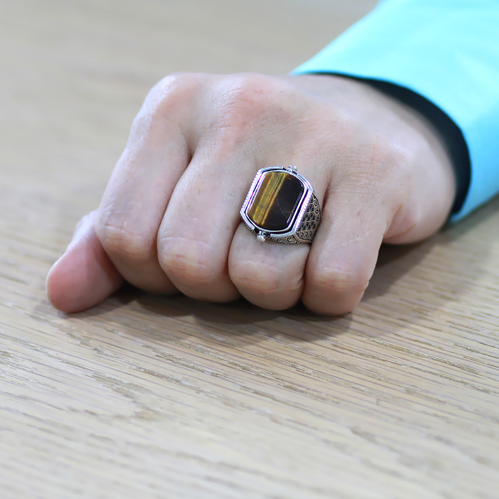 Kaplan Gözü ve Zirkon Taşlı Çift Taraflı İsme Özel Harf Yazılı 925 Ayar Gümüş Erkek Yüzük - 8