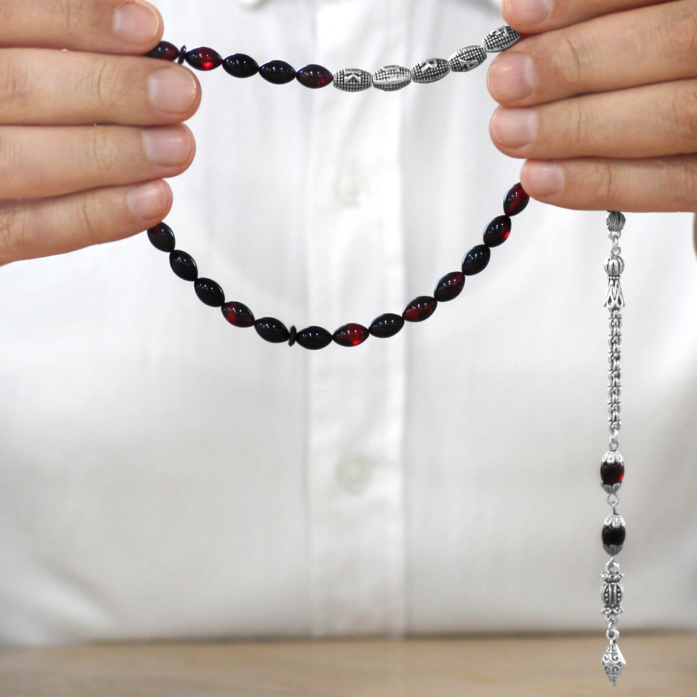 Kararmaz Metal Püsküllü İsme Özel Yazılı Arpa Kesim Kırmızı Siyah Ateş Kehribar Tesbih - 3