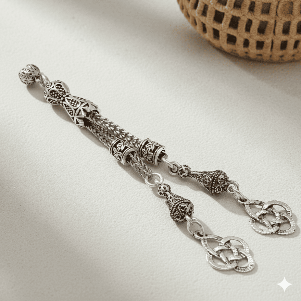 Kazaziye Temalı Foxtail Zincirli Çift Kamçılı Kararmaz Metal Püskül - 1