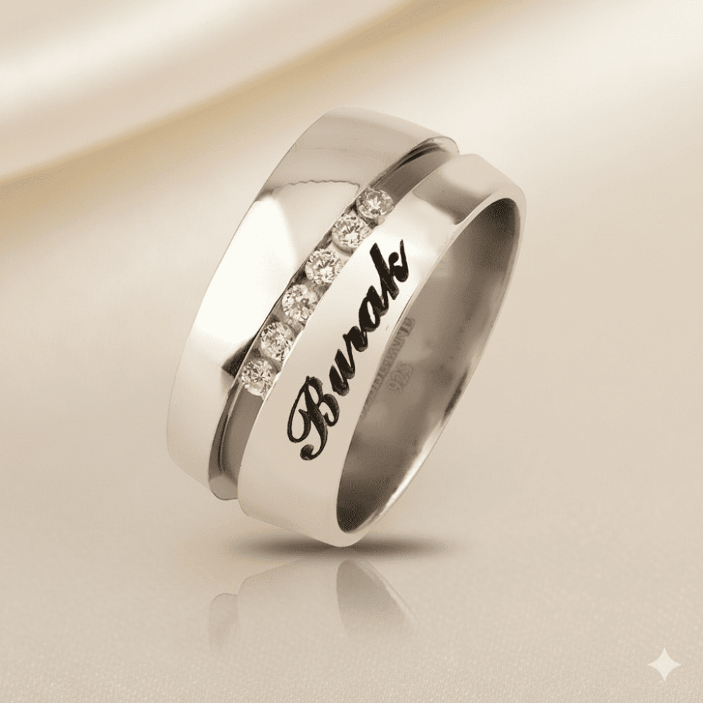 İsim Yazılı Zirkon Taşlı Şerit Tasarım 925 Ayar Gümüş Bayan Alyans - 1