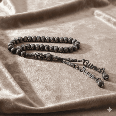 El İşçiliği Tekerlek Kesim Eskitme Renk İsim Yazılı 1000 Ayar Gümüş Kazaz Tesbih - Tesbihane