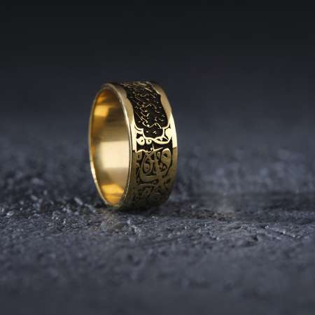 İsme Özel Arapça Kişi Sevdiği İle Beraberdir Yazılı Vav Süslemeli 925 Ayar Gümüş Erkek Alyans - Tesbihane