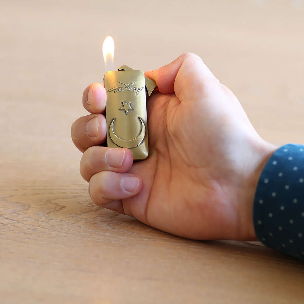 Kişiye Özel İsim Yazılı Ay Yıldız Temalı Bronz Renk Manyotorlu Metal Çakmak - 2