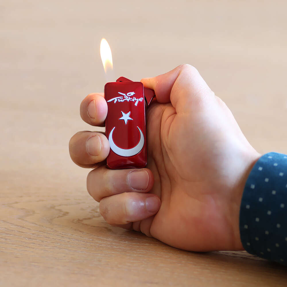 Kişiye Özel İsim Yazılı Ay Yıldız Temalı Kırmızı Beyaz Renk Manyotorlu Metal Çakmak - 2