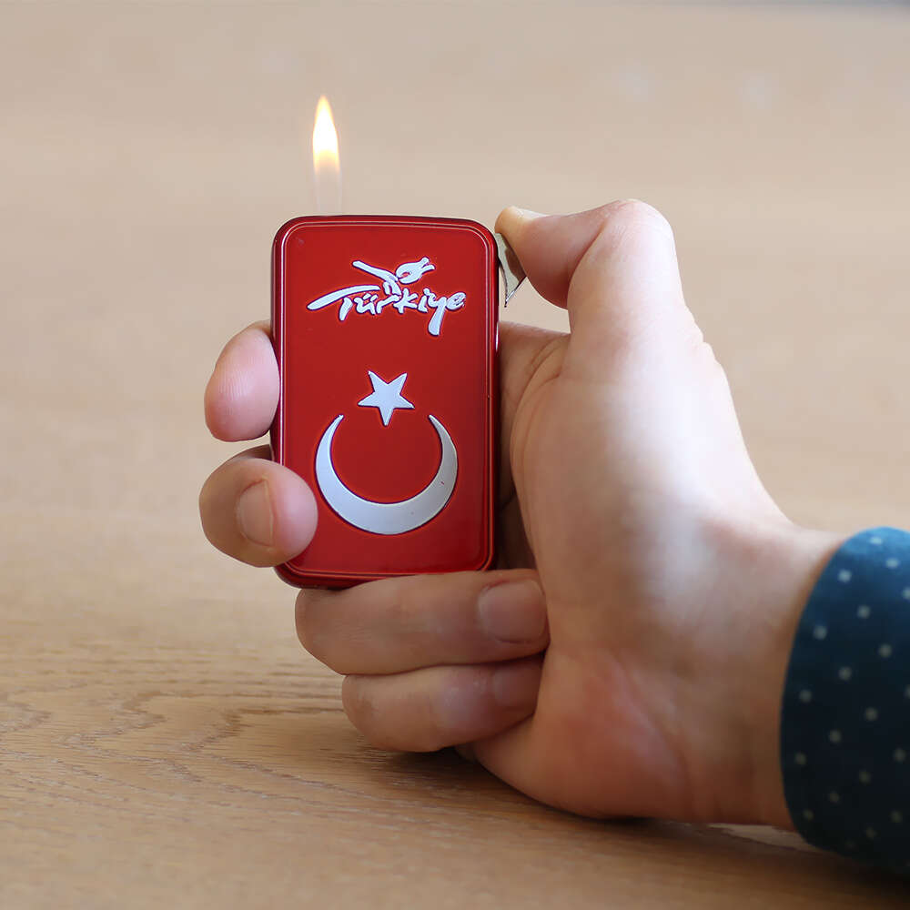 İsme Özel Yazılı Ay Yıldız Temalı Yandan Mekanizmalı Kırmızı Beyaz Renk Manyotorlu Metal Çakmak - 2