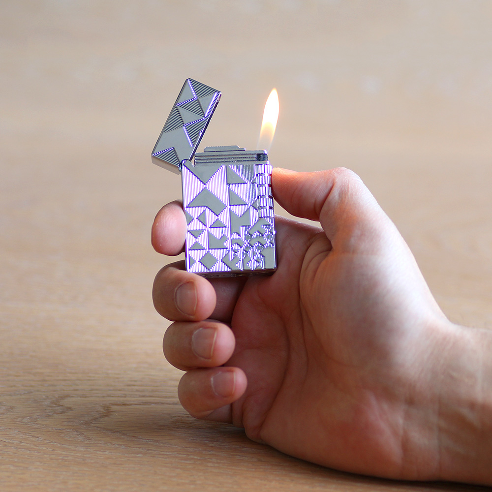 İsme Özel Yazılı Dupont Tasarım Zenit Mekanizmalı Üzeri İşlemeli Gümüş Renk Taşlı Metal Çakmak - 2