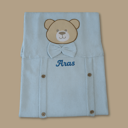 İsme Özel Nakışlı Fiyonklu Ayıcık Desenli Mavi Bebek Battaniyesi - Tesbihane