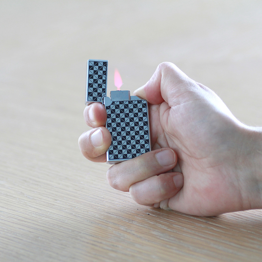 Kişiye Özel Yazılı Şık Kutulu Dama Tasarım Siyah Gümüş Renk Manyetolu Çakmak - 3