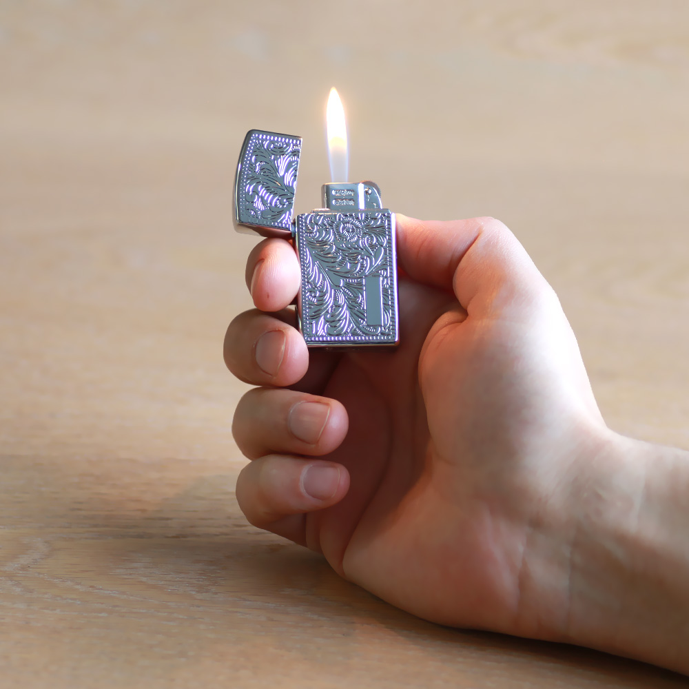 Kişiye Özel İsim Yazılı Zippo Tasarım Zenit Mekanizmalı Üzeri İşlemeli Gümüş Renk Taşlı Metal Çakmak - 2