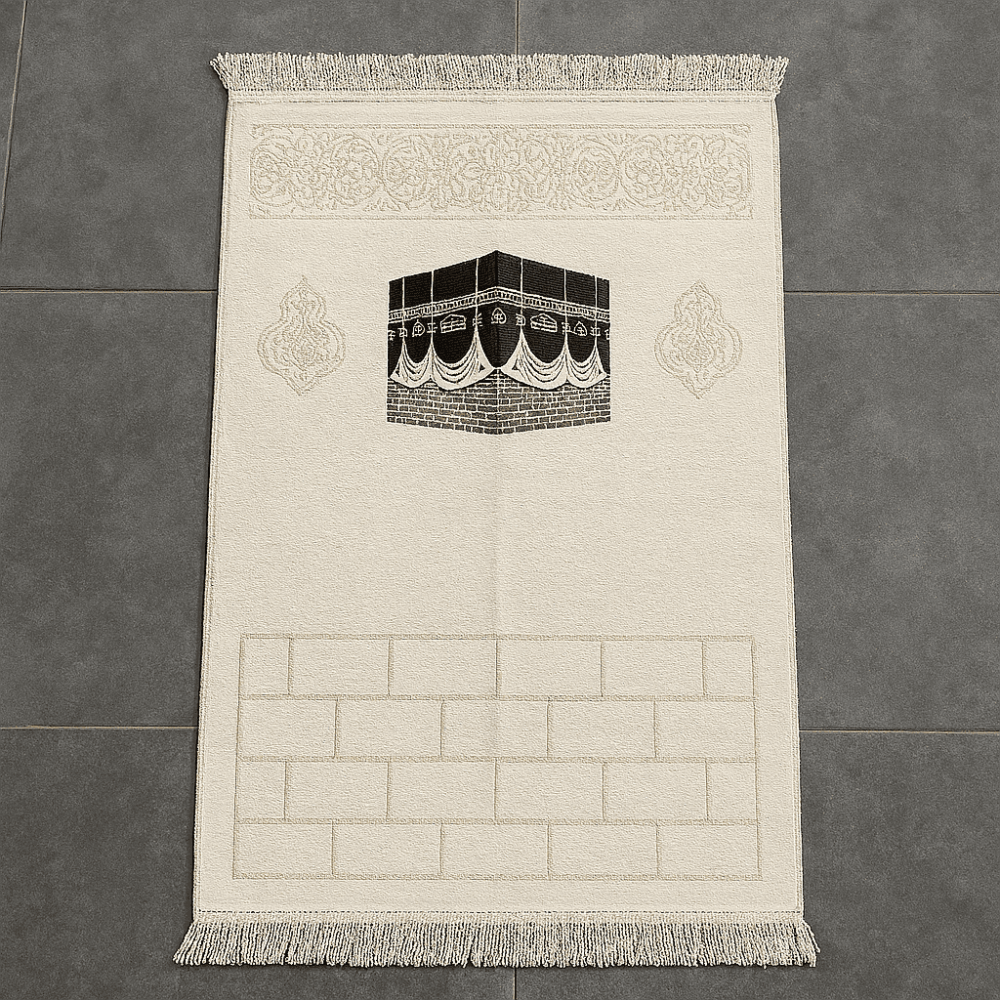 Kişiye Özel Nakış İşlemeli Kabe Motifli Özel Saçaklı Beyaz Renk Hediyelik Seccade - 4