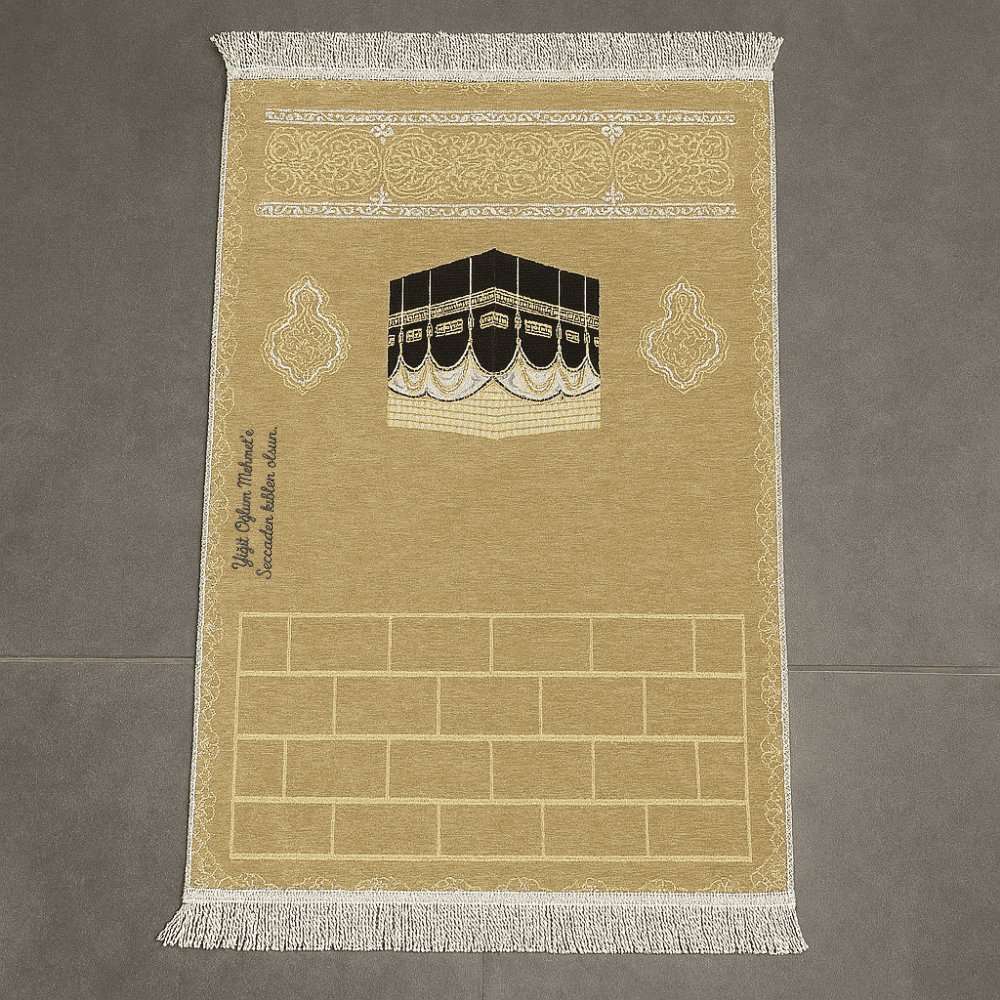 Kişiye Özel Nakış İşlemeli Kabe Motifli Özel Saçaklı Krem Rengi Hediyelik Seccade - 1