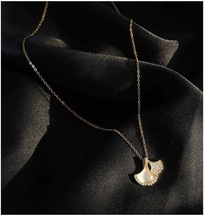 Metal Alaşım Üzeri Altın Kaplama Beyaz Zirkon Taşlı Balina Kuyruğu Tasarım Kadın Kolye - 9