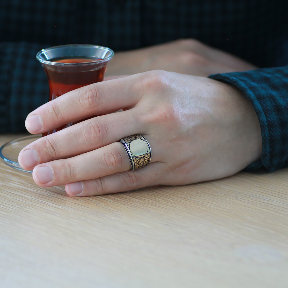 Siyah Zirkon Taş Mıhlamalı Kalem İşçilik Tasarım İsme Özel Veya Harf Yazılı 925 Ayar Gümüş Erkek Yüzük - 3