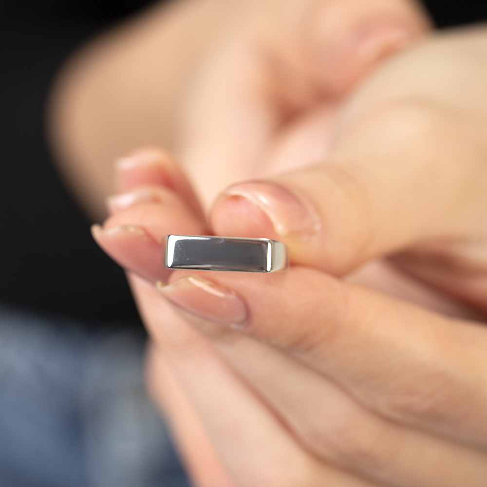 Modern Tasarım Gümüş Renk Ayarlanabilir Ölçü İsme Özel Harf Yazılı 925 Ayar Gümüş Kadın Tektaş Yüzük - 2