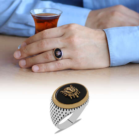 Oval Tasarım Arma Süslemeli Oniks Taşlı 925 Ayar Gümüş Erkek Yüzük - Tesbihane