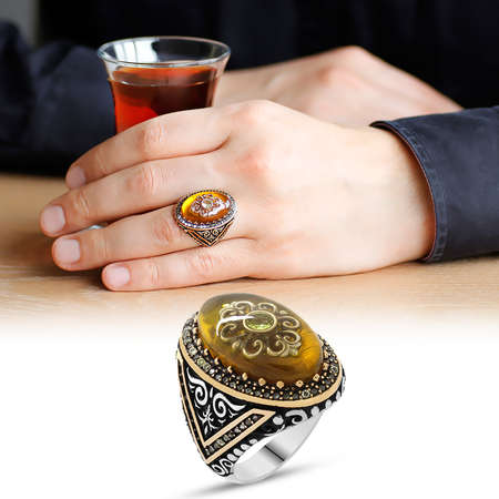 Sarı Kehribar İçine Kilim Deseni İşlemeli 925 Ayar Gümüş Erkek Yüzük - Tesbihane